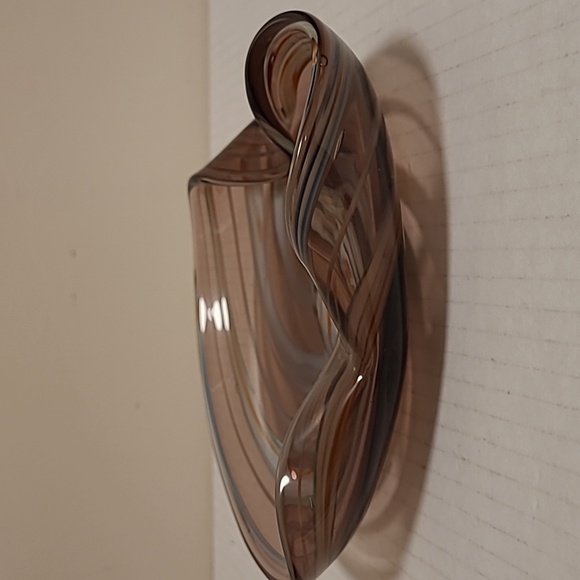 Beautiful Art Glass Ruffled Trinket Dish - Picture 4 of 16